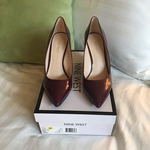 7.5 M Nine West Cranberry Patent-Finish Wedges